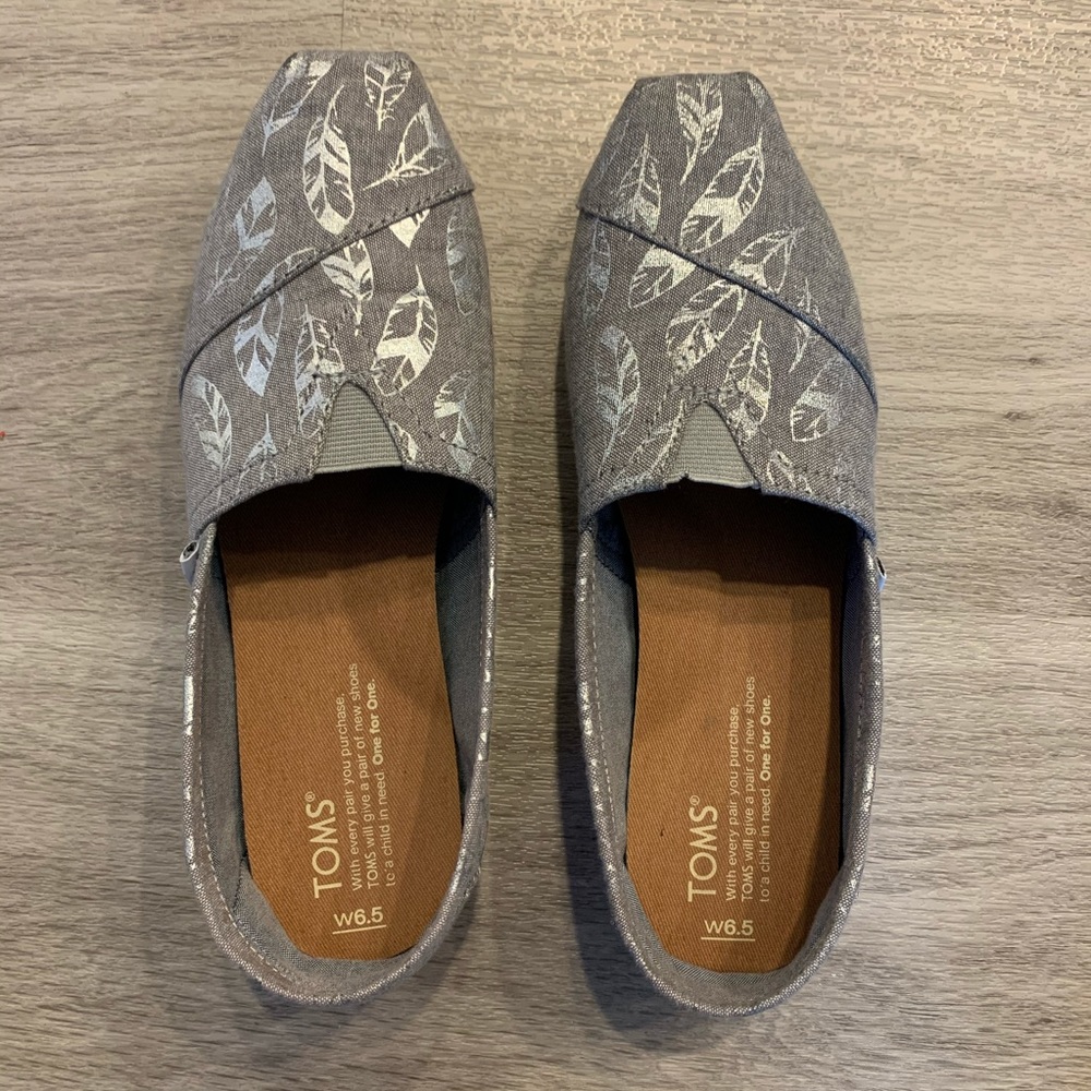 TOMS | Grey with Metallic Feathers